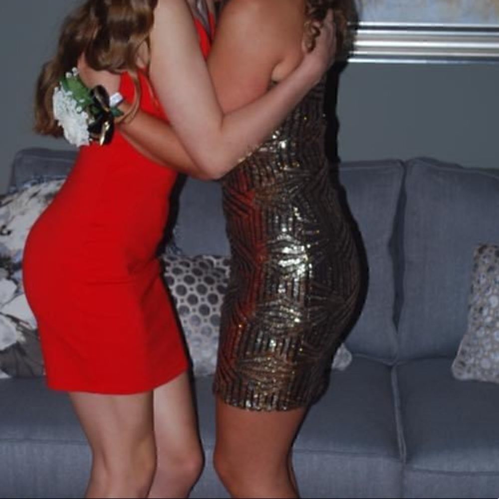 Gold sequin fitted dress  - Picture 10 of 10